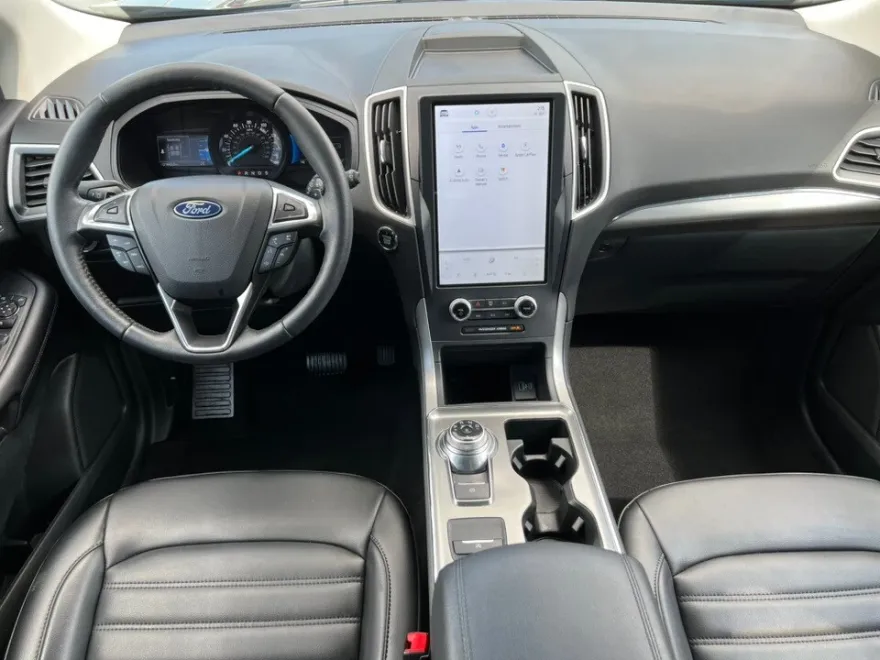 2022 Ford Edge SEL photo 1