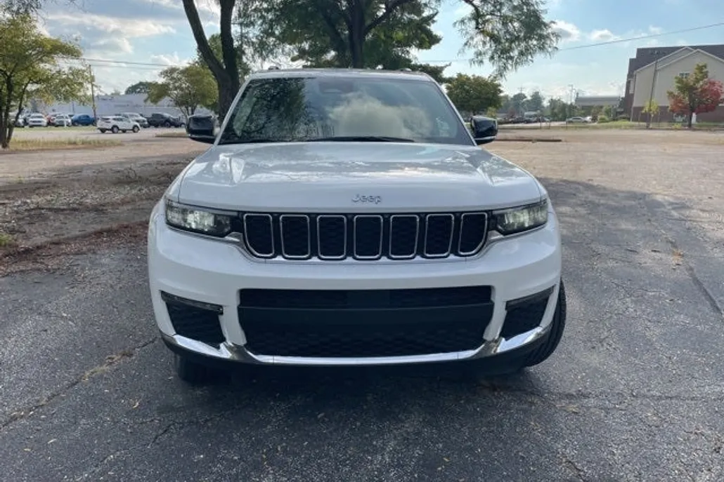 2022 Jeep Grand Cherokee Limited photo 1