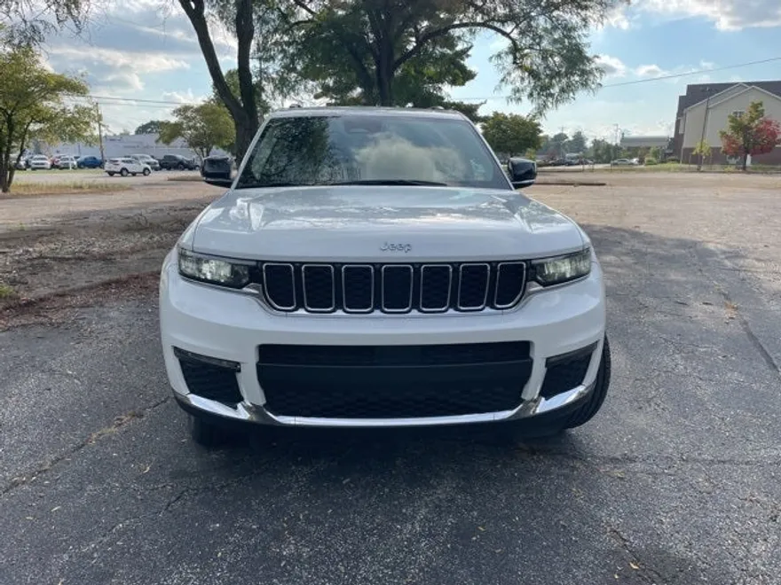 2022 Jeep Grand Cherokee Limited photo 1