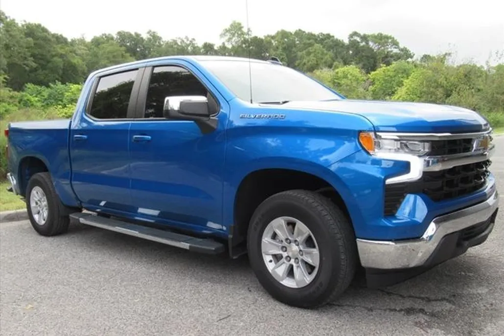 2024 Chevrolet Silverado 1500 LT photo 1