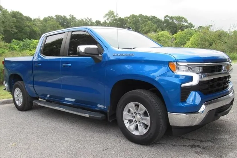 2024 Chevrolet Silverado 1500 LT photo 1