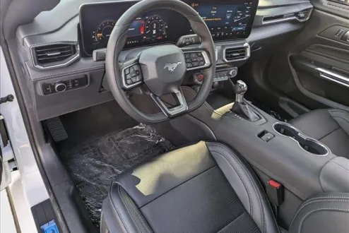 2025 Ford Mustang EcoBoost Premium photo 3