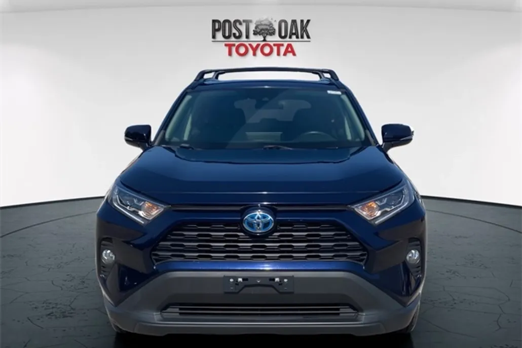 2021 Toyota RAV4 XLE photo 1