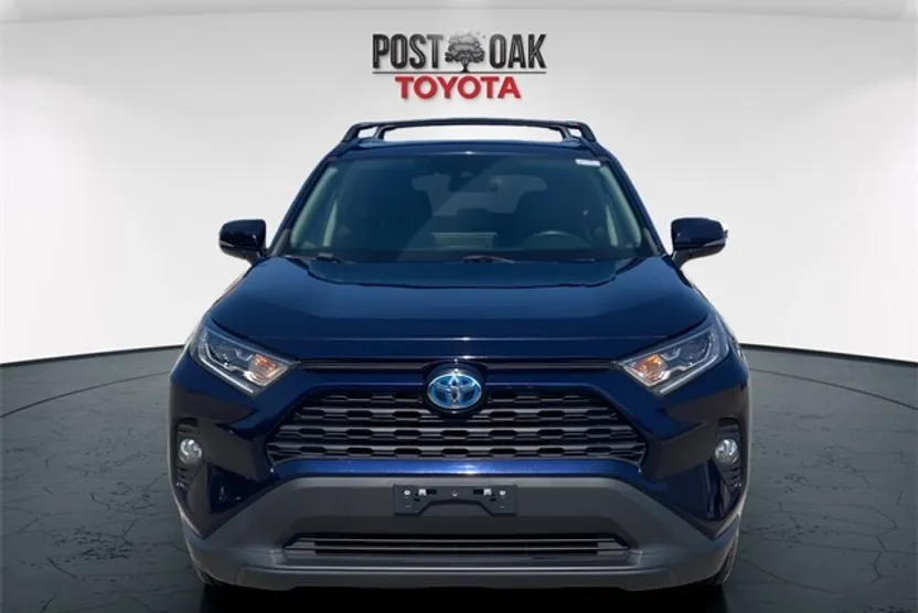 2021 Toyota RAV4 XLE photo 1