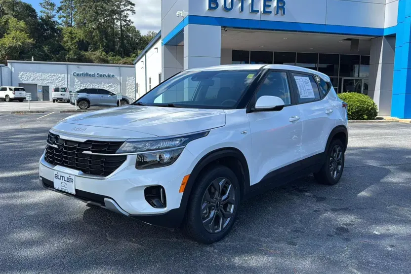 2024 Kia Seltos LX photo 1