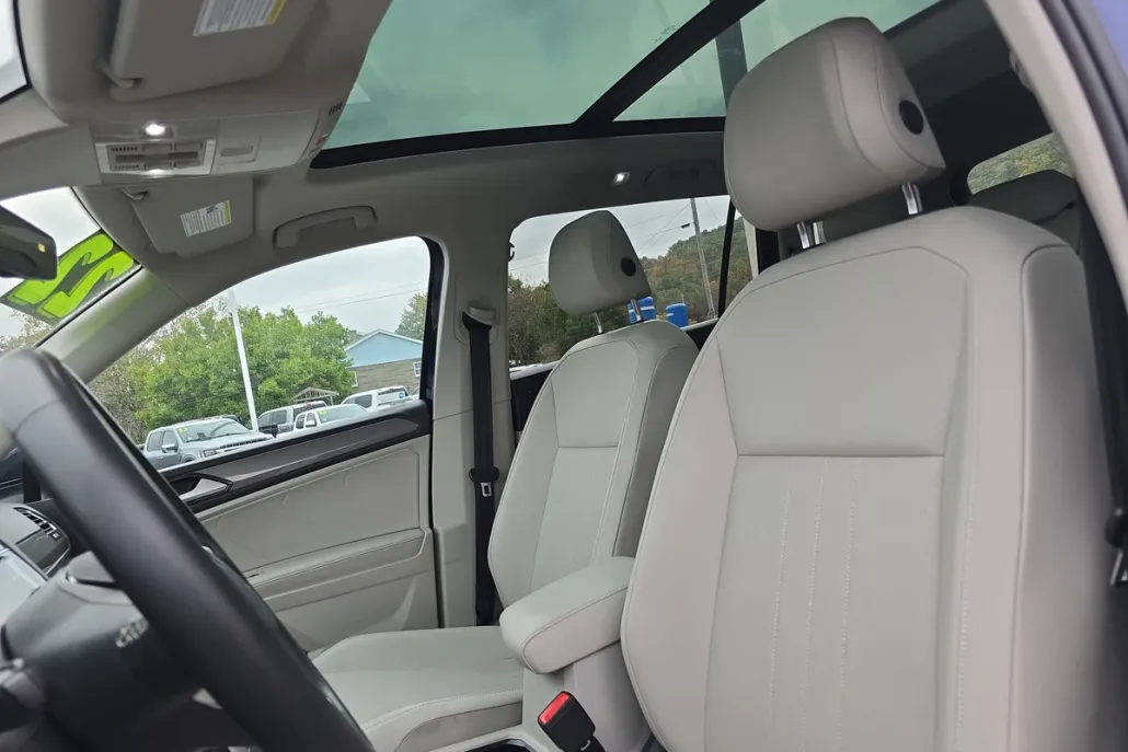 2022 Volkswagen Tiguan SE photo 1