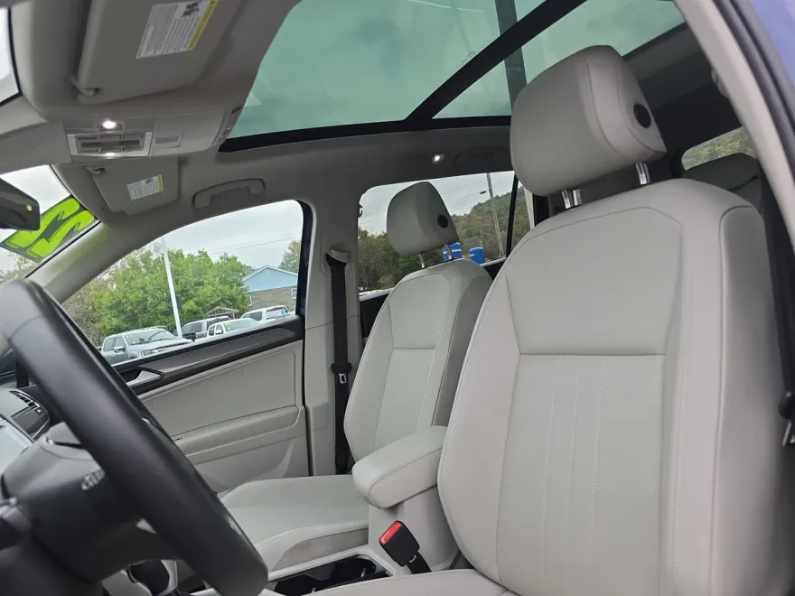2022 Volkswagen Tiguan SE photo 1