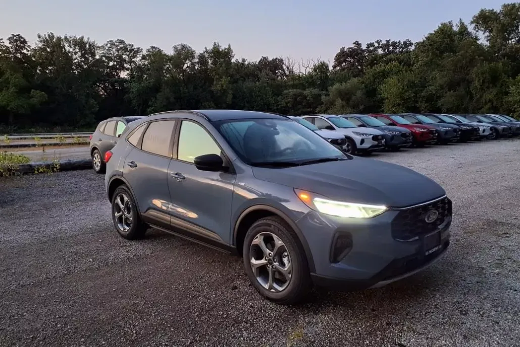 2025 Ford Escape ST-Line photo 1