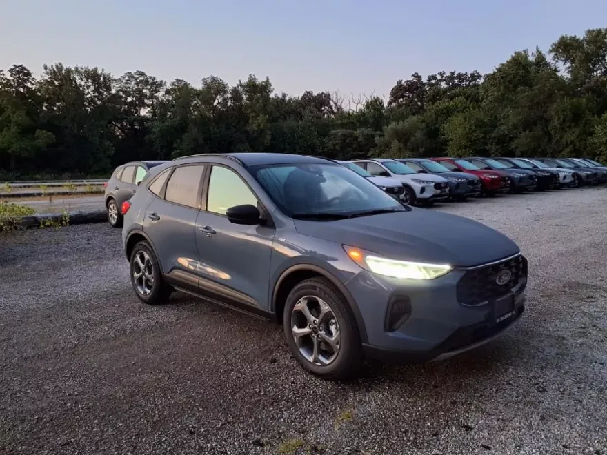 2025 Ford Escape ST-Line photo 1