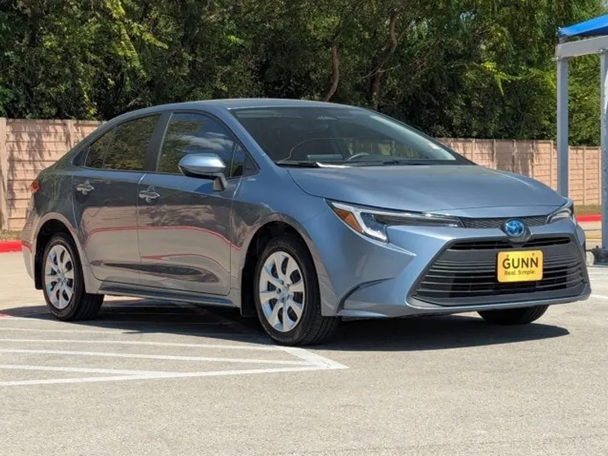 2024 Toyota Corolla LE photo 1