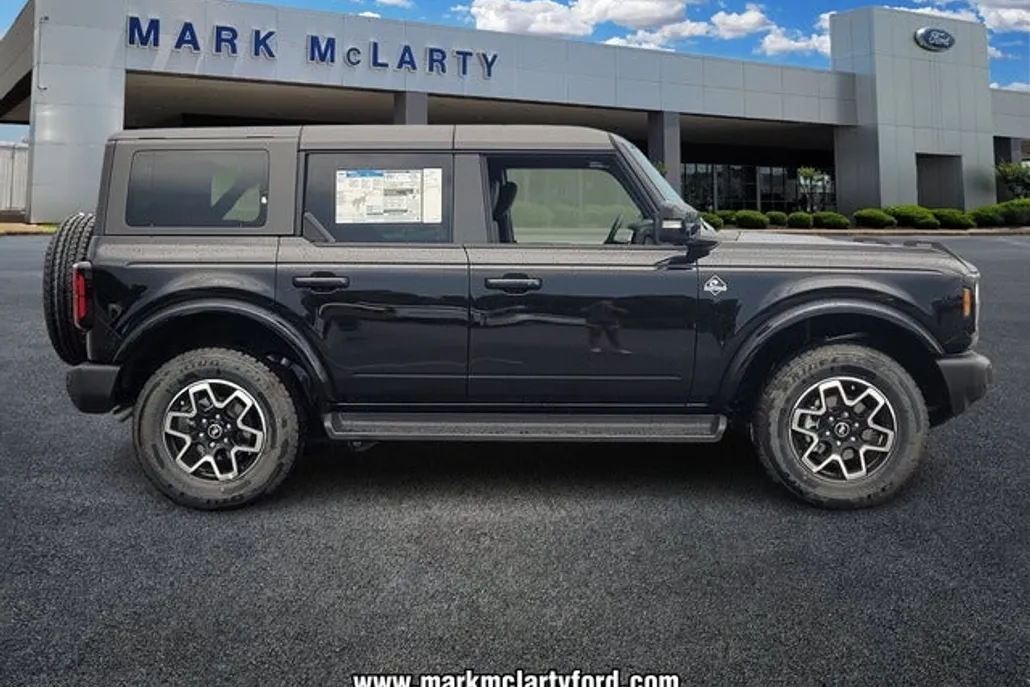 2025 Ford Bronco Outer Banks photo 1
