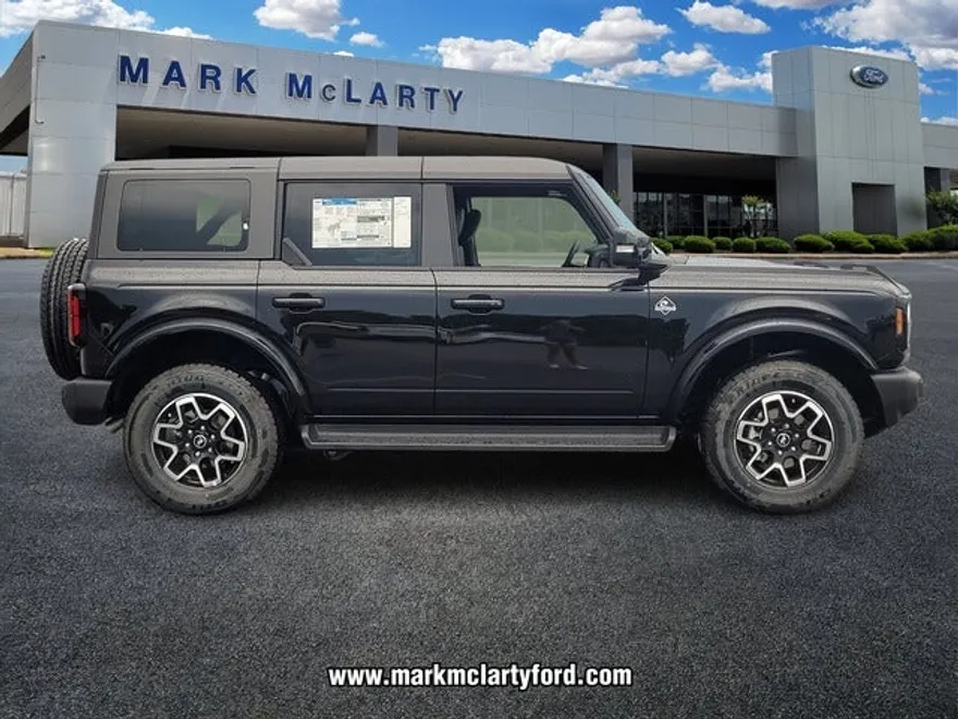 2025 Ford Bronco Outer Banks photo 1
