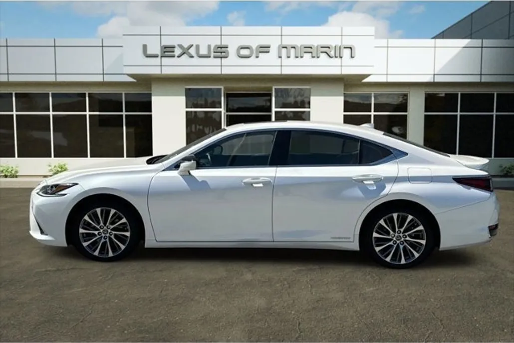 2021 Lexus ES 300h photo 1