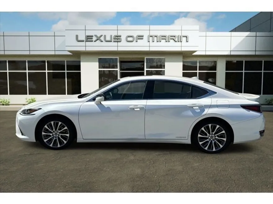 2021 Lexus ES 300h photo 1