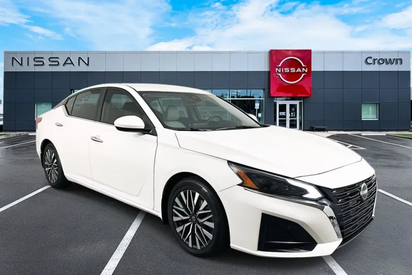 2023 Nissan Altima 2.5 SV photo 1