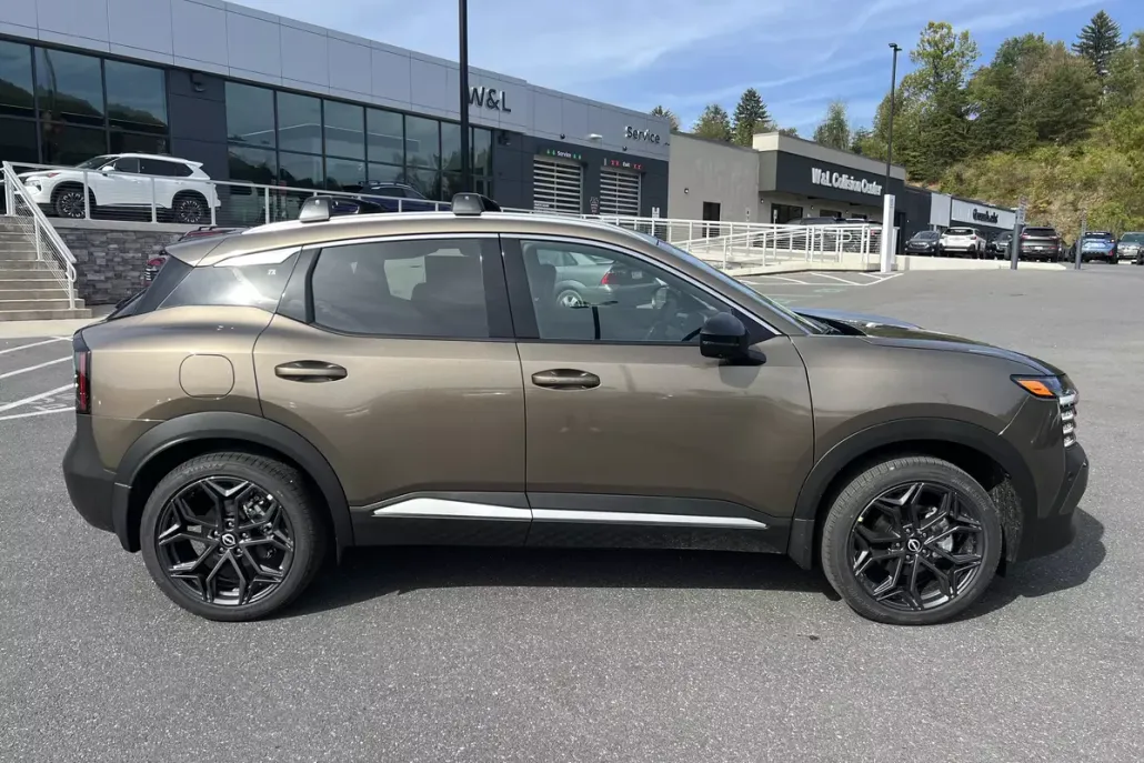 2026 Nissan Kicks SR photo 1