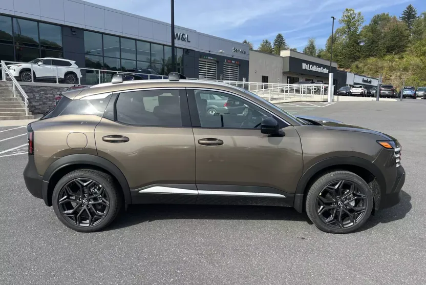 2026 Nissan Kicks SR photo 1