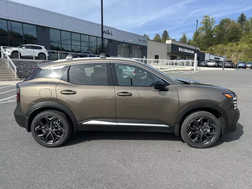 2026 Nissan Kicks SR photo 1