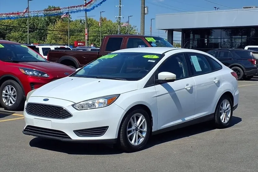 2016 Ford Focus SE photo 1