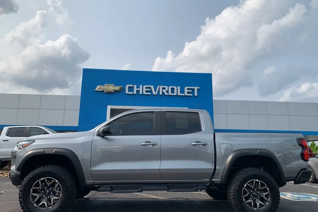 2025 Chevrolet Colorado ZR2 photo 1