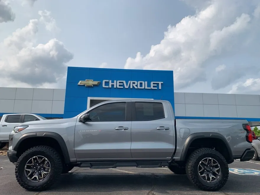 2025 Chevrolet Colorado ZR2 photo 1