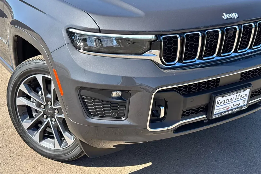 2025 Jeep Grand Cherokee Overland photo 1