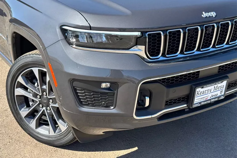 2025 Jeep Grand Cherokee Overland photo 1