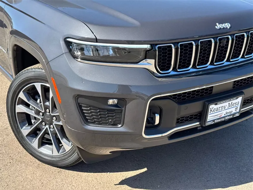 2025 Jeep Grand Cherokee Overland photo 1