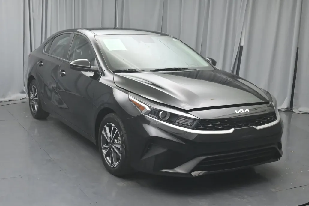 2024 Kia Forte LXS photo 1