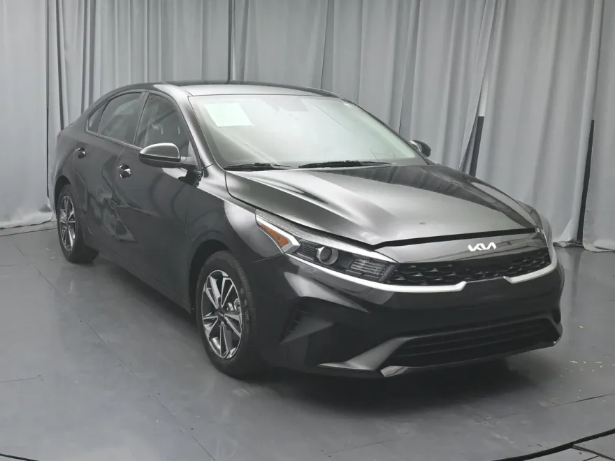 2024 Kia Forte LXS photo 1