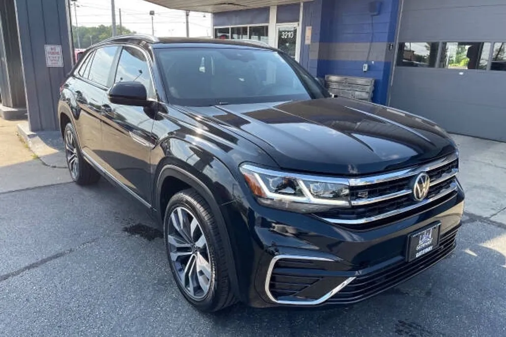 2021 Volkswagen Atlas Cross Sport V6 SEL R-Line photo 1