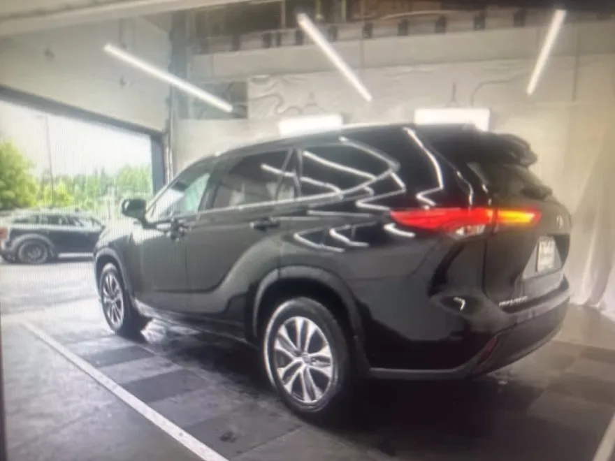 2021 Toyota Highlander Hybrid XLE photo 1