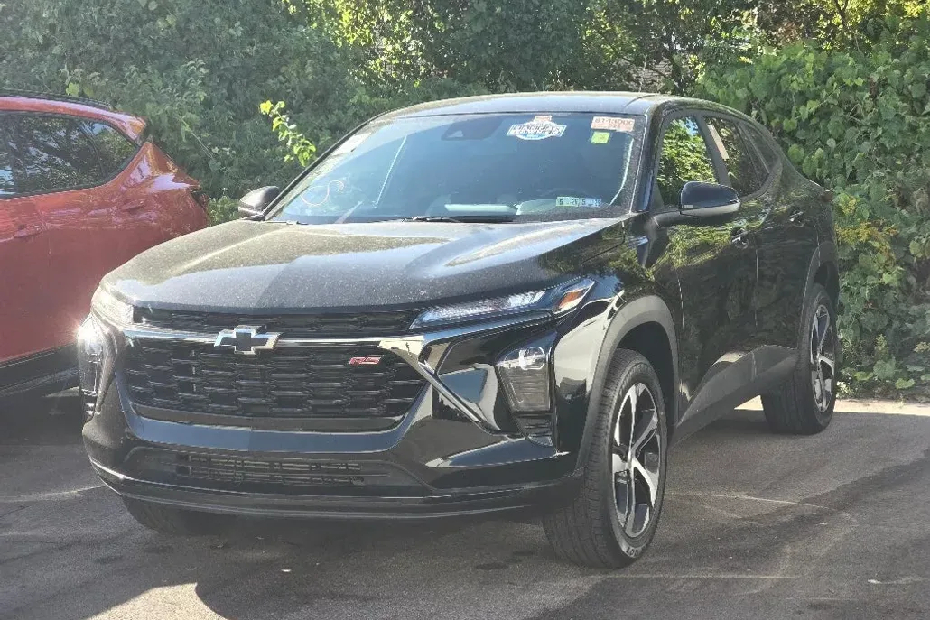 2024 Chevrolet Trax photo 1