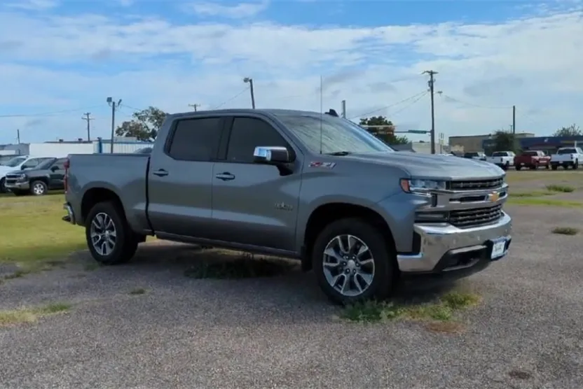 2022 Chevrolet Silverado 1500 LT photo 1