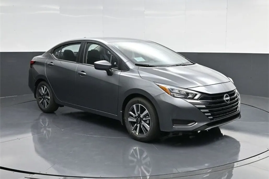 2025 Nissan Versa 1.6 SV photo 1