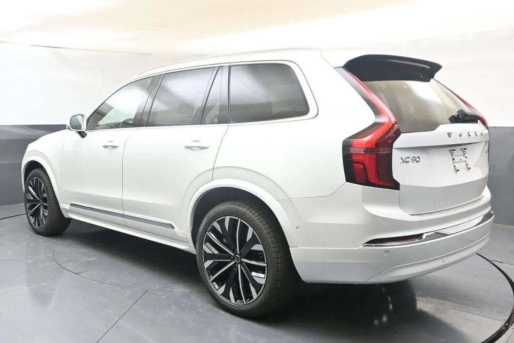 2026 Volvo XC90 Plus photo 1