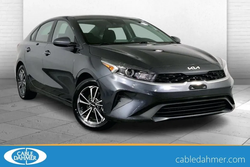 2024 Kia Forte LXS photo 1