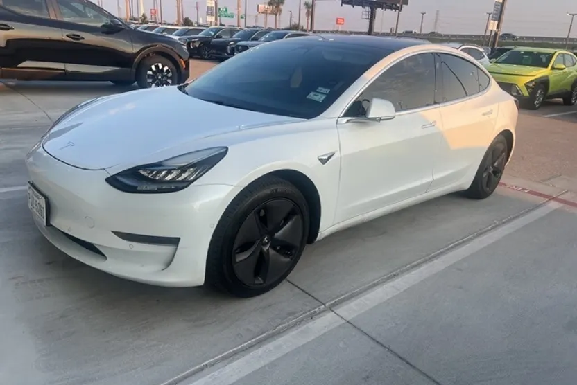 2018 Tesla Model 3 Long Range photo 1