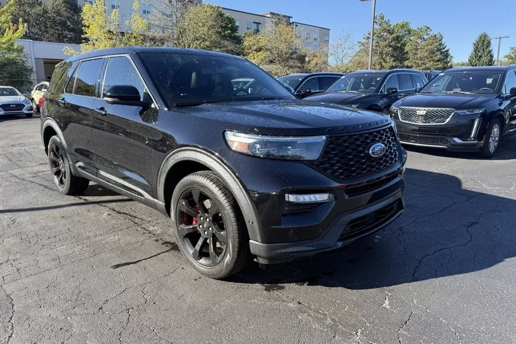 2022 Ford Explorer ST photo 1