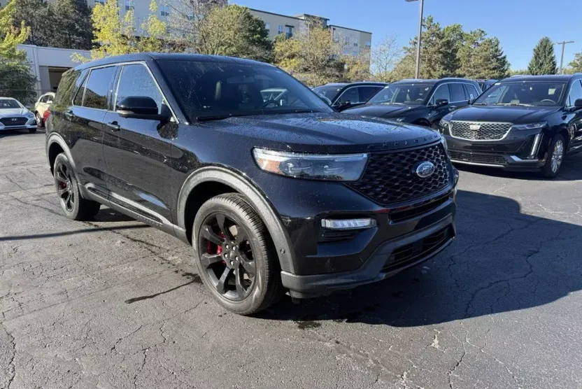 2022 Ford Explorer ST photo 1