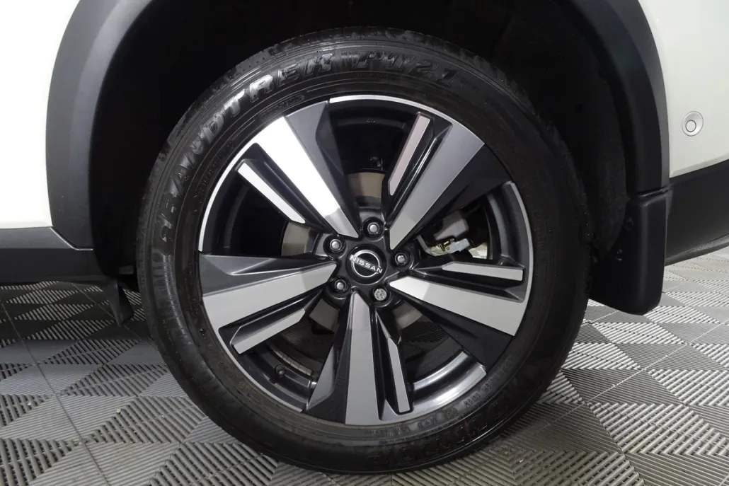 2023 Nissan Rogue SL photo 1