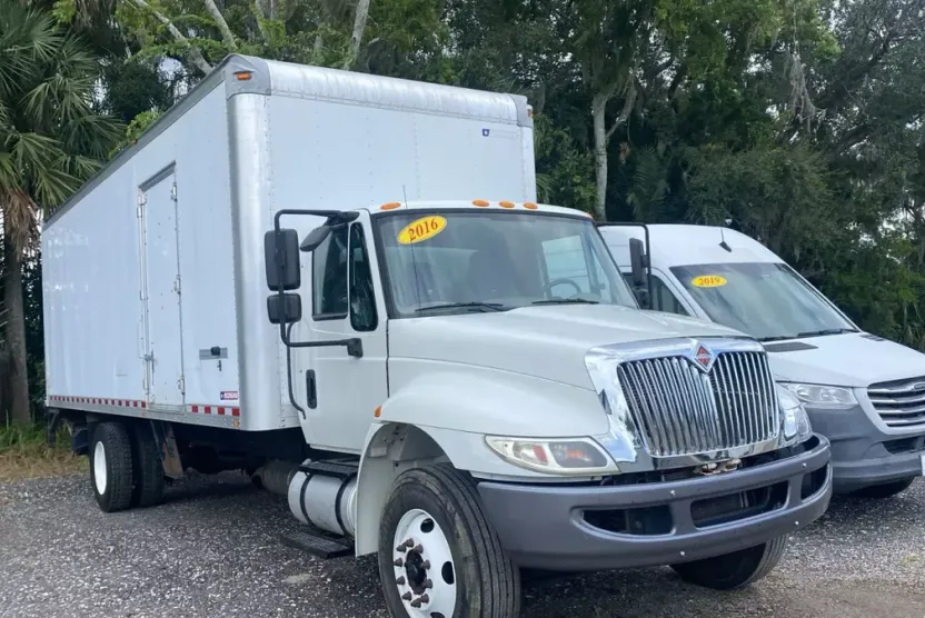 2016 International 4300 DuraStar 4300 photo 1