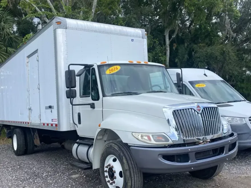 2016 International 4300 DuraStar 4300 photo 1