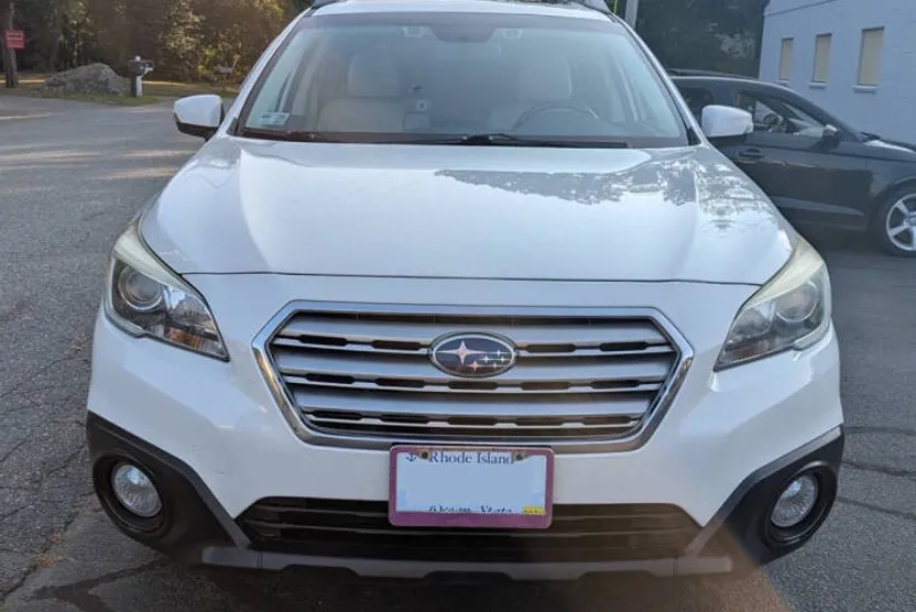 2015 Subaru Outback Premium photo 1