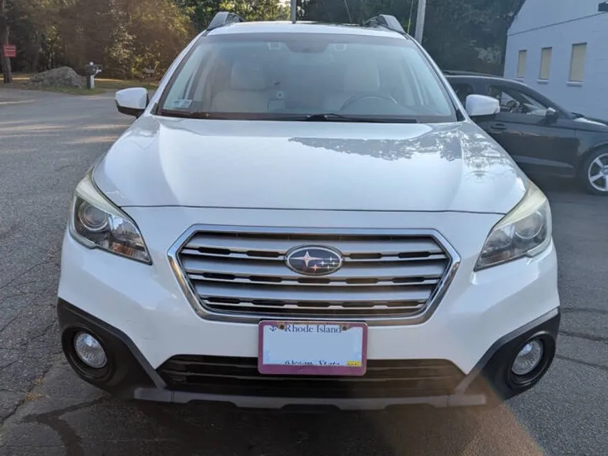 2015 Subaru Outback Premium photo 1