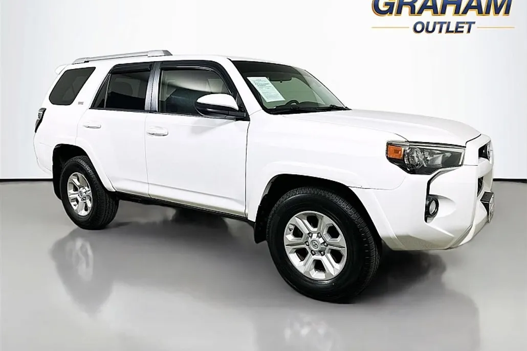 2016 Toyota 4Runner SR5 photo 1