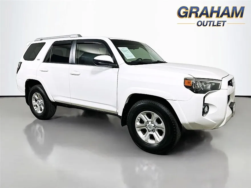 2016 Toyota 4Runner SR5 photo 1