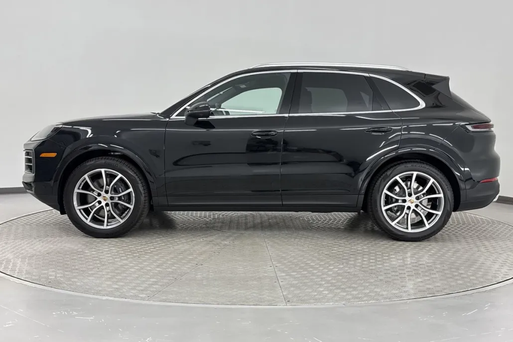 2025 Porsche Cayenne photo 1