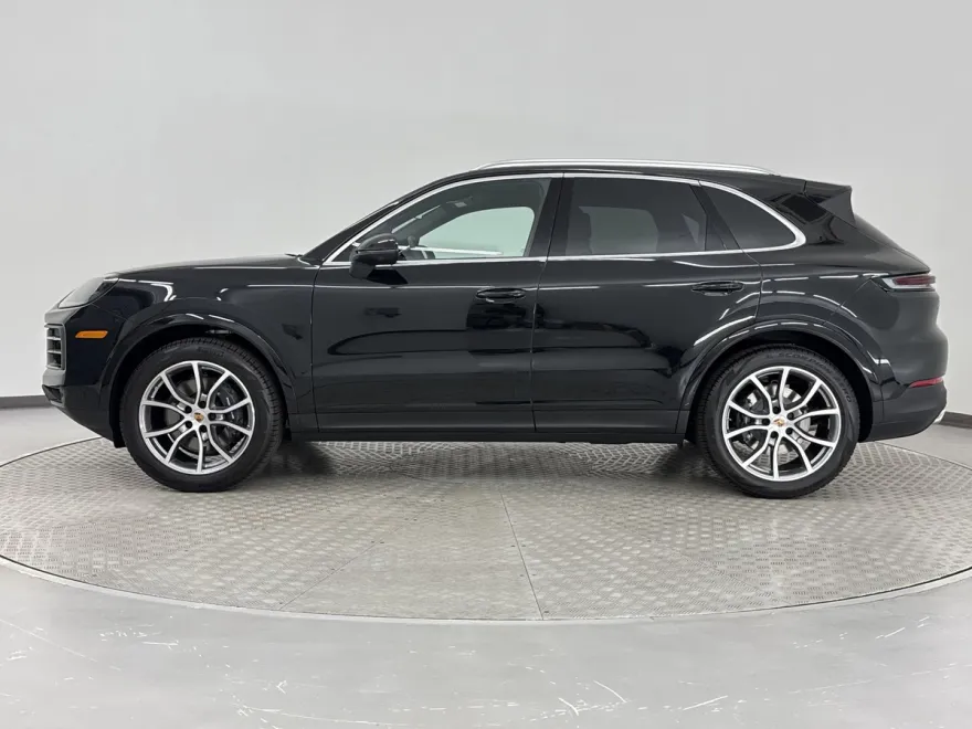 2025 Porsche Cayenne photo 1