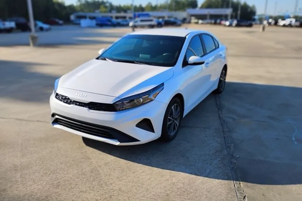 2024 Kia Forte LXS photo 1